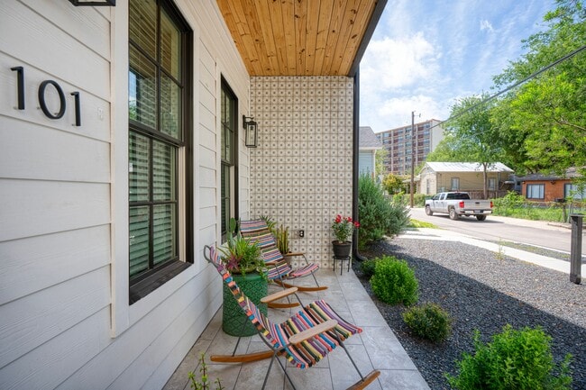 Photo - 311 Refugio St Townhome