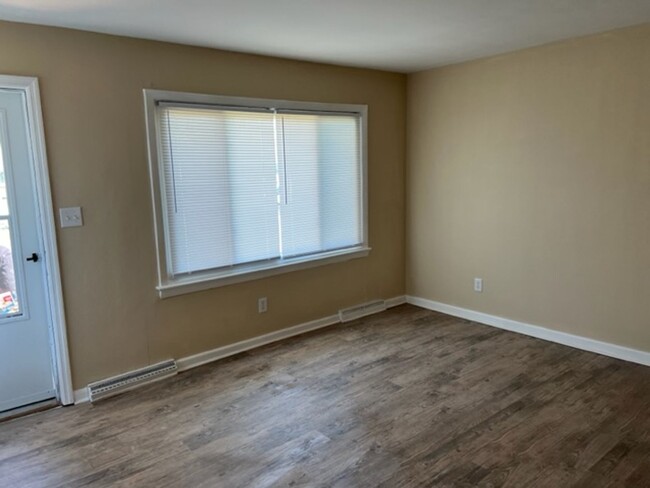 Foto del edificio - Spacious Two  Bedroom Apartment
