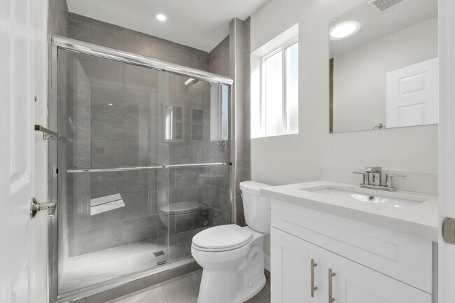 Foto del edificio - 1575 Manning Ave