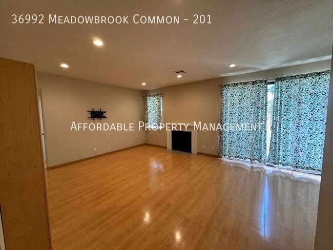 Building Photo - 36992 Meadowbrook Common