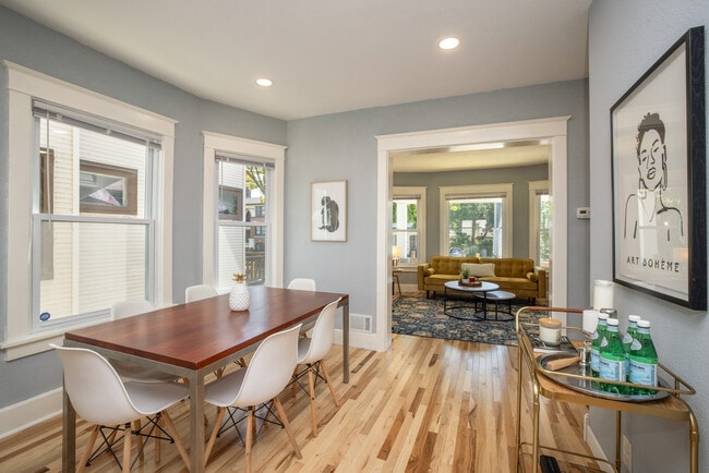 Dining room - 2408 E Belleview Pl