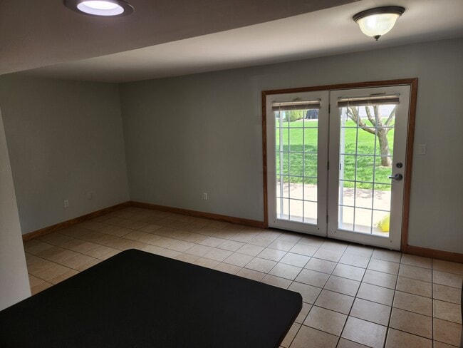 Building Photo - 321 31st St