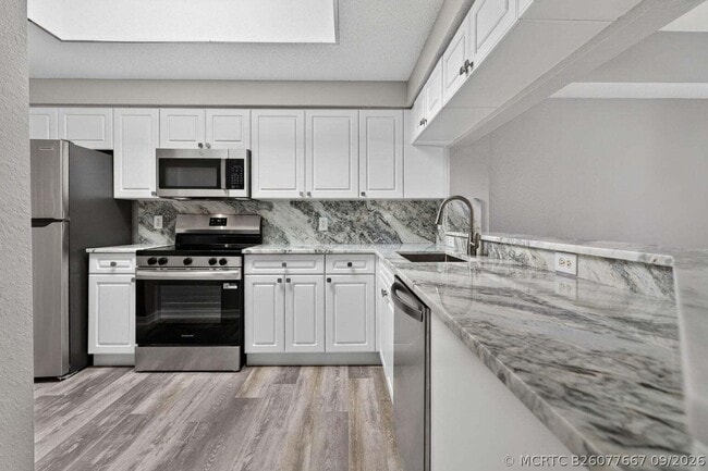 Building Photo - 3022 Alcazar Pl