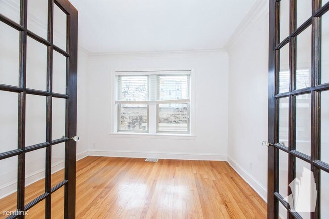 Building Photo - 4850 N Oakley Ave