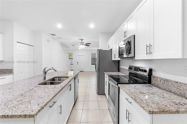 Building Photo - 1541 SW 28th St