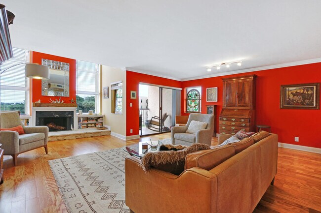 Foto del edificio - 364 Golfview Rd