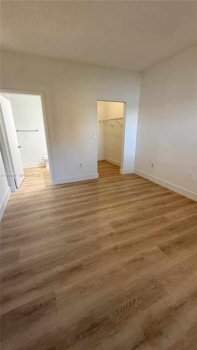 Foto del edificio - 2301 NW 96th Terrace