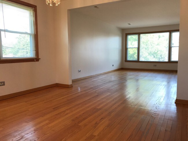 Building Photo - 2060 Parkside Dr