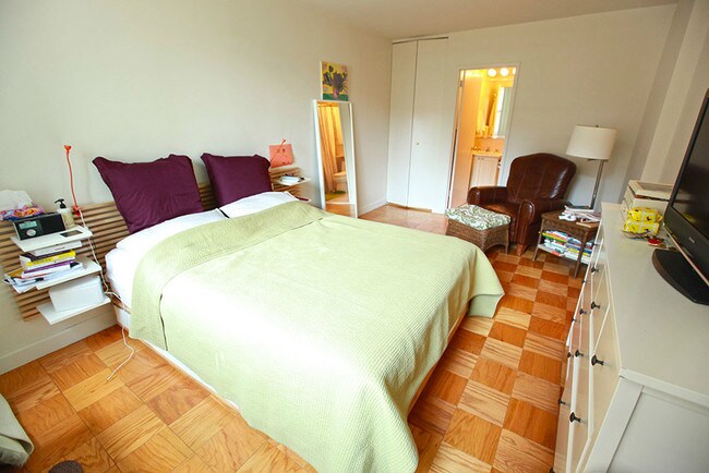 Foto del edificio - 320 E 46th St