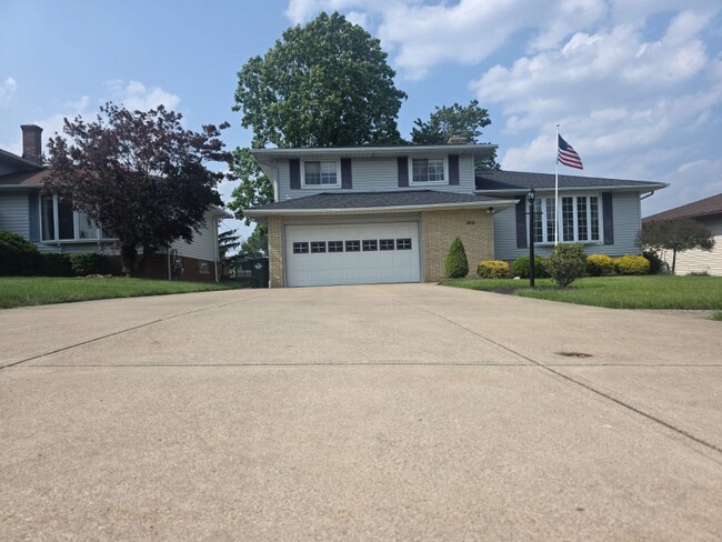 Building Photo - 2908 Bowmen Ln