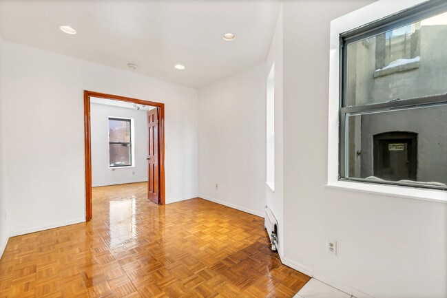 Foto del edificio - 226 W 4th St