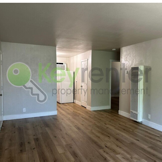 Foto del edificio - 5731 Falconer Way