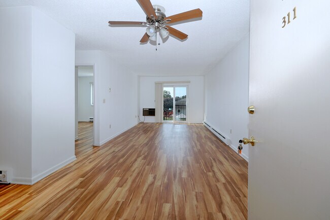 Foto del edificio - 155 Short Beach Rd