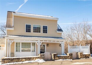 Building Photo - 107 Black Rock Tpke