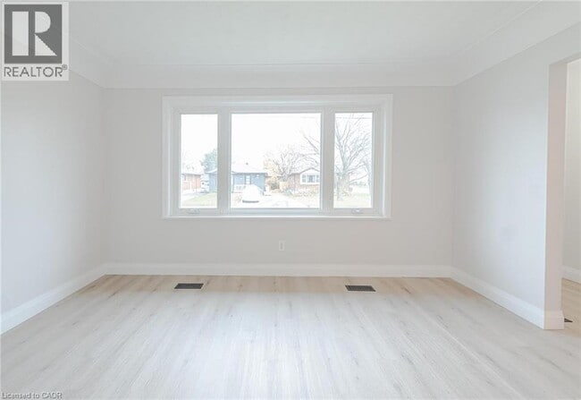 Building Photo - 102 E 41st St