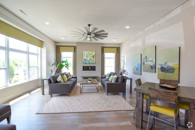 Interior Photo - River Ridge