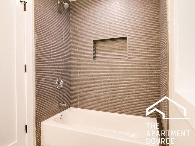 Building Photo - 3121 N Haussen Ct