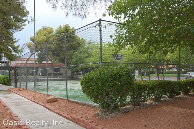 Foto del edificio - 2 br, 1.5 bath House - 260 Shadybrook Ln. #D