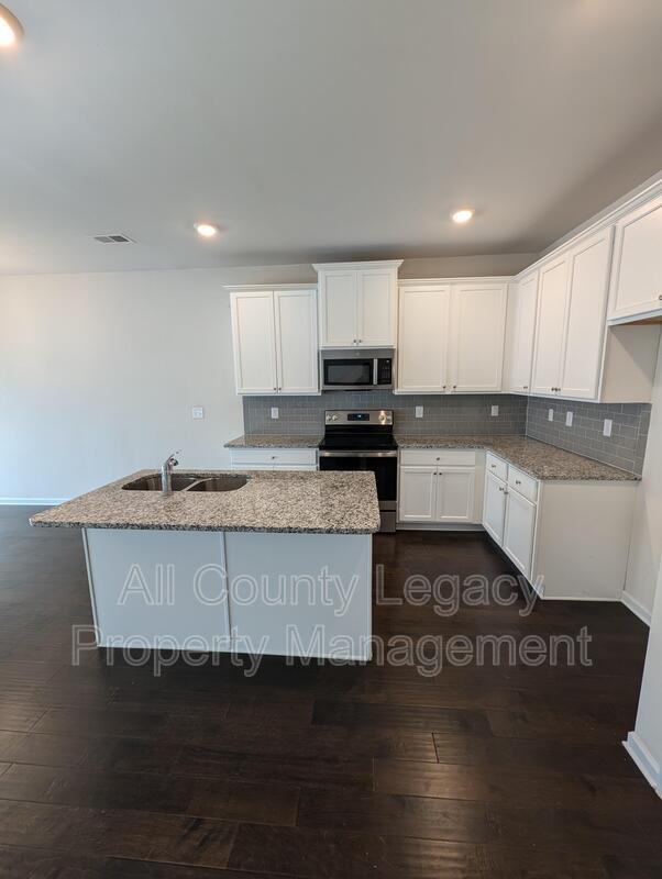 Building Photo - 3460 Lakeview Crk