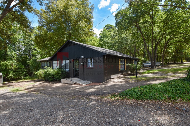 Building Photo - Almost Ready! 2 Bedroom 1 Bath ON Lake Palestine!