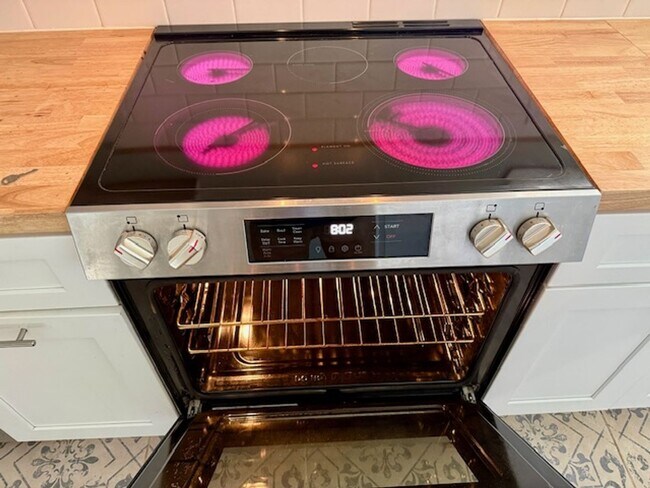 Foto del edificio - Upgraded Brick Ranch