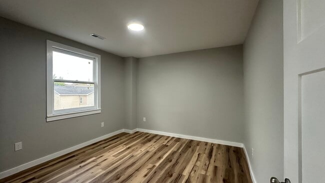 Building Photo - 4571 Durant Ave