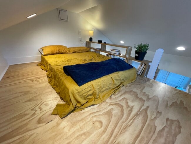 Building Photo - 129 Gordon Ter