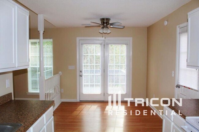 Foto del edificio - 223 Green Rose Rd