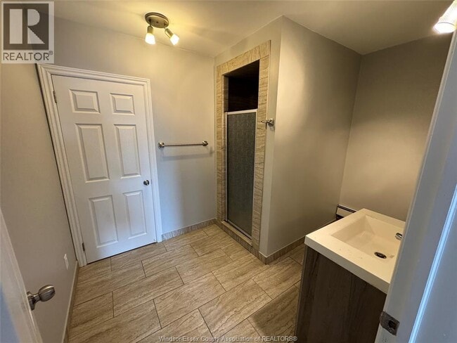 Photo du bâtiment - 4675 Tecumseh Rd E