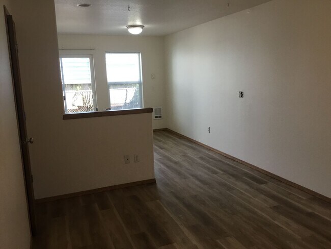 Building Photo - 1092000