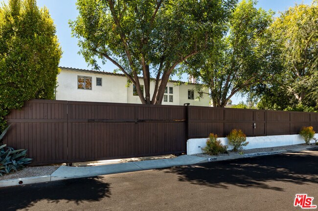 Foto del edificio - 4363 Irvine Ave