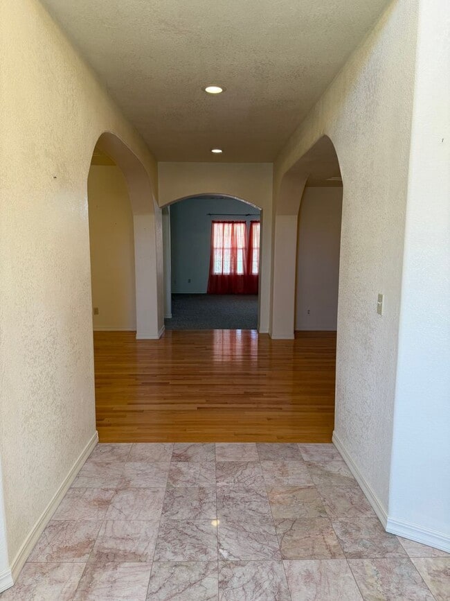 Building Photo - 38908 Millwood Dr