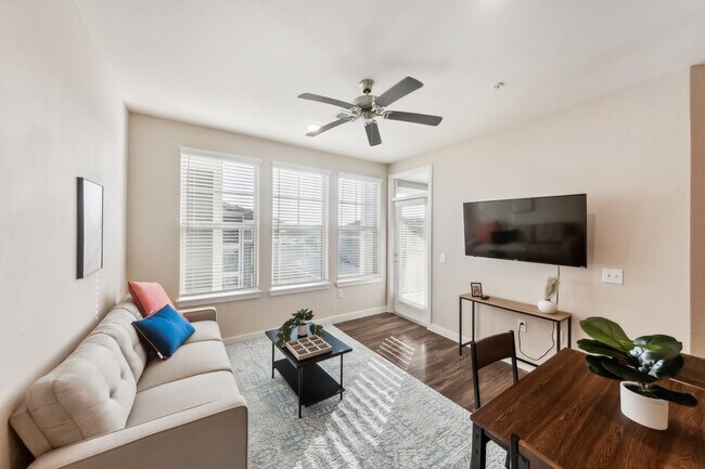 Building Photo - 13555 Cullen Blvd