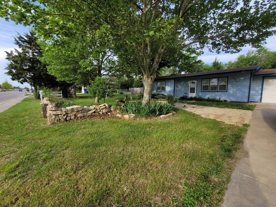 635 N Andover Rd, Andover, KS 67002 House Rental in Andover, KS