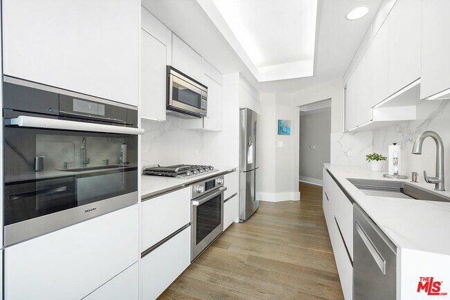 Foto del edificio - 13600 Marina Pointe Dr