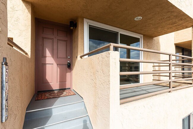 Foto del edificio - ***TRUE TREASURE!!! 2/2 TOWNHOME CLOSE TO ...