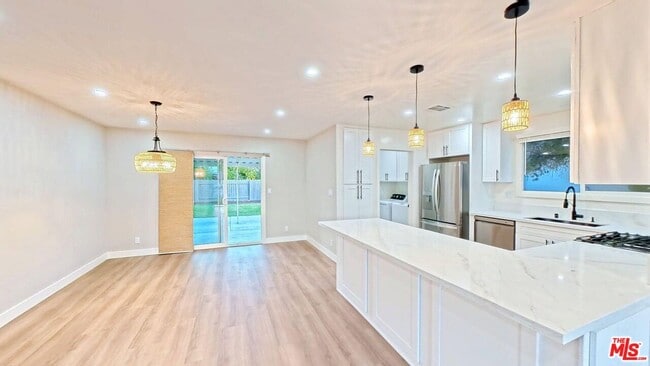 Foto del edificio - 6626 Berquist Ave