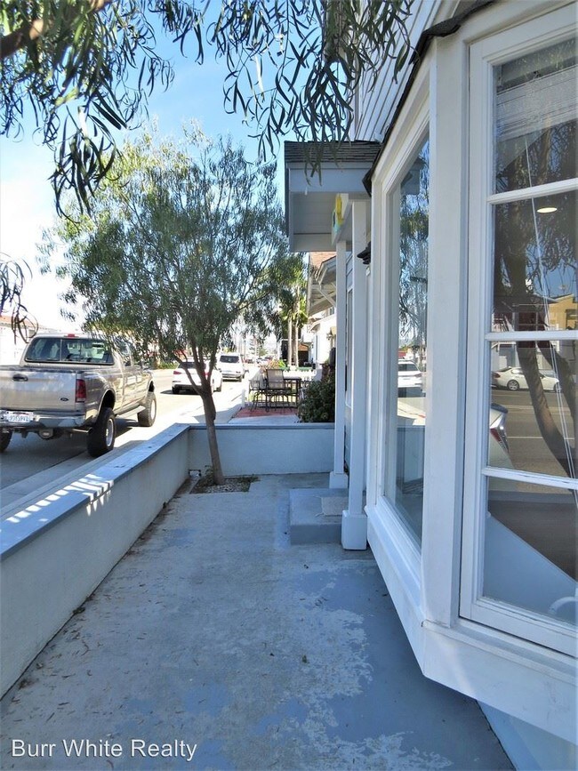 Building Photo - 617 W Balboa Blvd