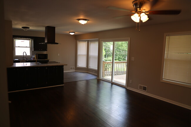 Kitchen/dining area - 8404 E 104th Ter