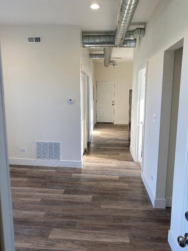 entrance - 3819 W Monroe St