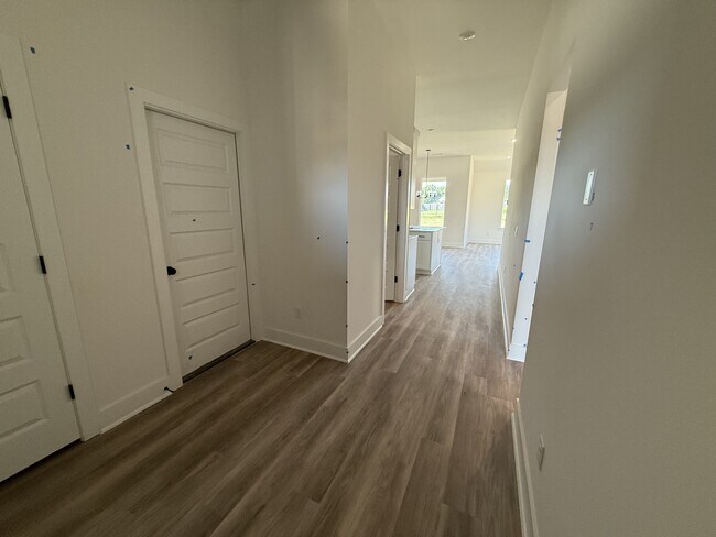 Building Photo - 416 Gosling Is