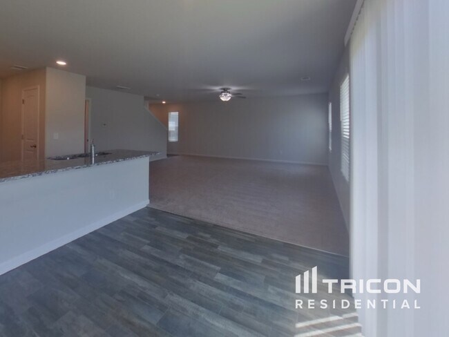 Building Photo - 2114 Southlea Dr