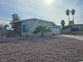 Building Photo - 3410 S Myrtle Ave