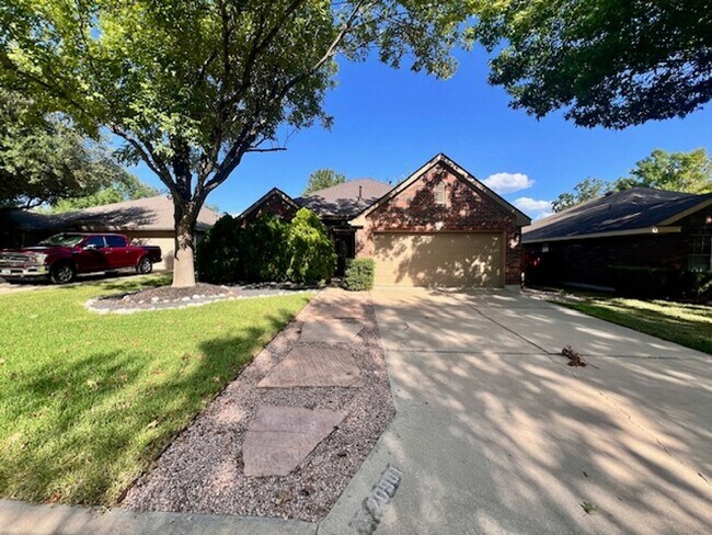 Building Photo - Steeds Crossing / One Story / 3 bedrooms, 2 bath, 2 living / Pflugerville ISD