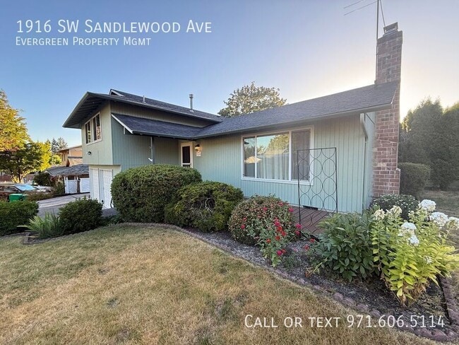 Building Photo - 1916 SW Sandlewood Ave