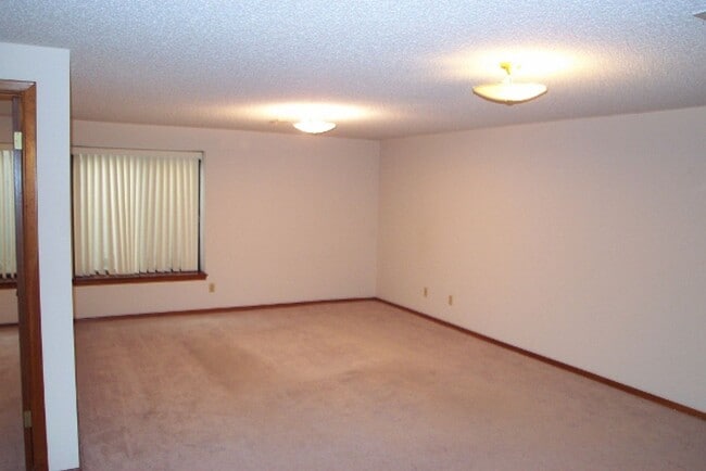 Foto del edificio - 7011-13 W. Oneil