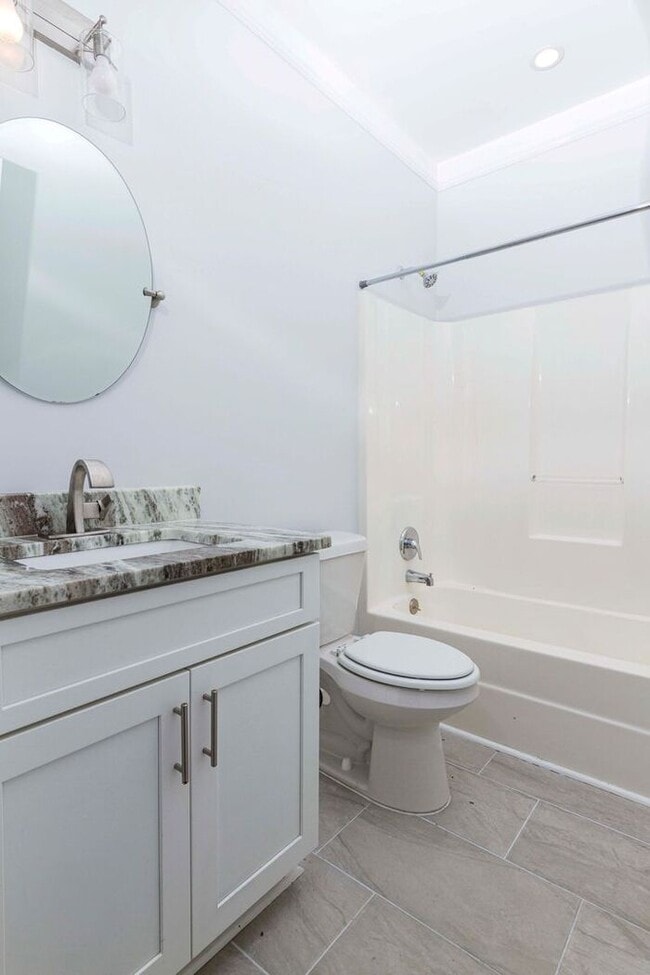 Building Photo - Newly Renovated 4 bedroom 3 bath townhome