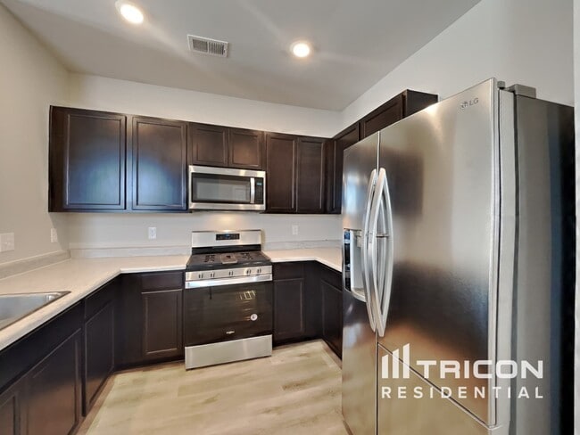 Building Photo - 1068 Pepper Stone Dr