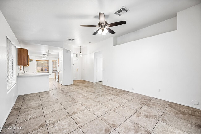 Foto del edificio - 9018 W Cambridge Ave