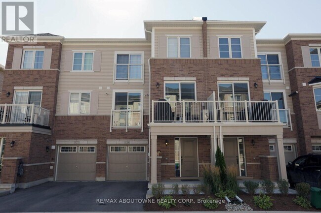 Building Photo - 165 Hampshire Way